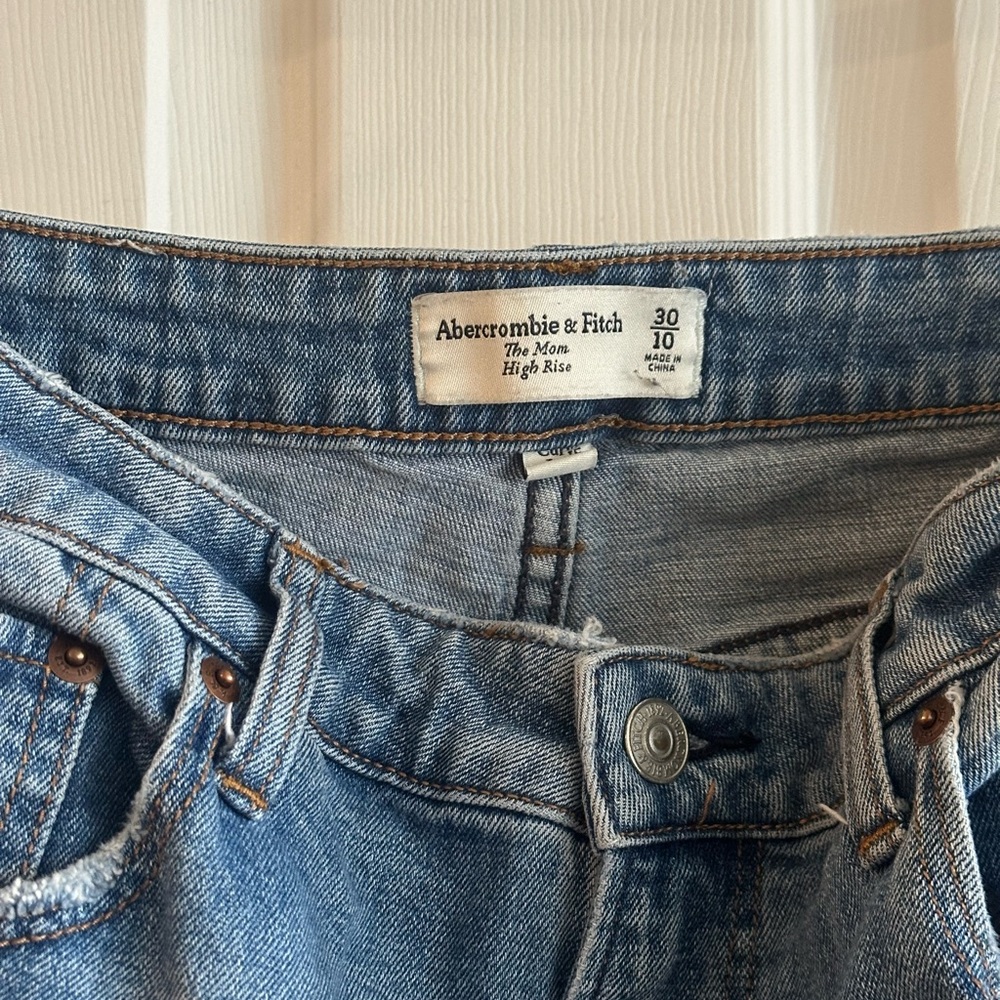 Abercrombie & Fitch Women’s Curve Love The Mom High Rise Jean - Picture 2 of 3